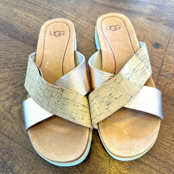 UGG Shoes - Women’s Sz 6 Ugg Slip on Sandals